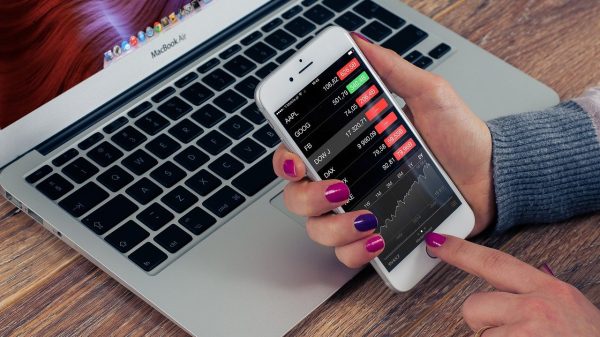 4 personal finance apps you should have on your phone